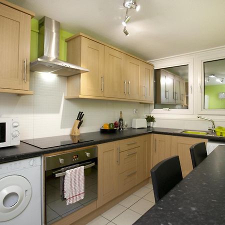 Emporium Apartments - Nottingham City Centre - Your Own Apartment With 3 Bathrooms And Full Kitchen Opposite Victoria Centre Shopping Centre - Cook As You Would At Home - Outdoor Parking For Cars Or Vans At Five Pounds A Day 객실 사진