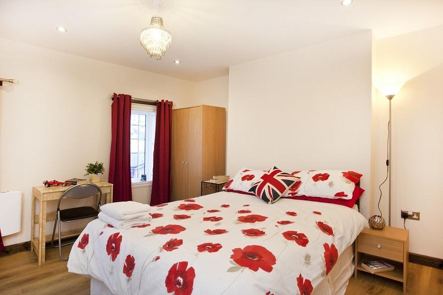 Emporium Apartments - Nottingham City Centre - Your Own Apartment With 3 Bathrooms And Full Kitchen Opposite Victoria Centre Shopping Centre - Cook As You Would At Home - Outdoor Parking For Cars Or Vans At Five Pounds A Day 객실 사진