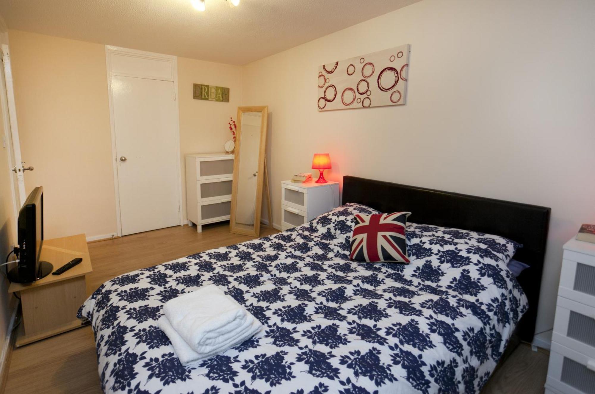 Emporium Apartments - Nottingham City Centre - Your Own Apartment With 3 Bathrooms And Full Kitchen Opposite Victoria Centre Shopping Centre - Cook As You Would At Home - Outdoor Parking For Cars Or Vans At Five Pounds A Day 객실 사진