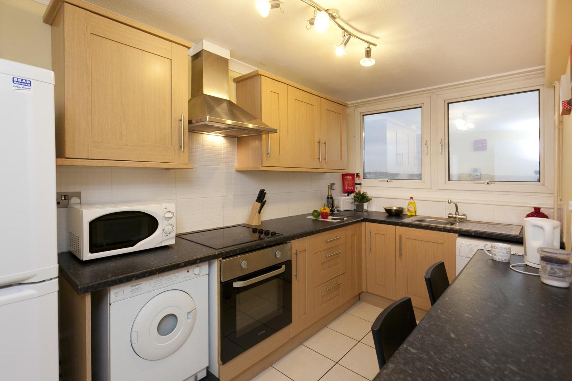 Emporium Apartments - Nottingham City Centre - Your Own Apartment With 3 Bathrooms And Full Kitchen Opposite Victoria Centre Shopping Centre - Cook As You Would At Home - Outdoor Parking For Cars Or Vans At Five Pounds A Day 객실 사진