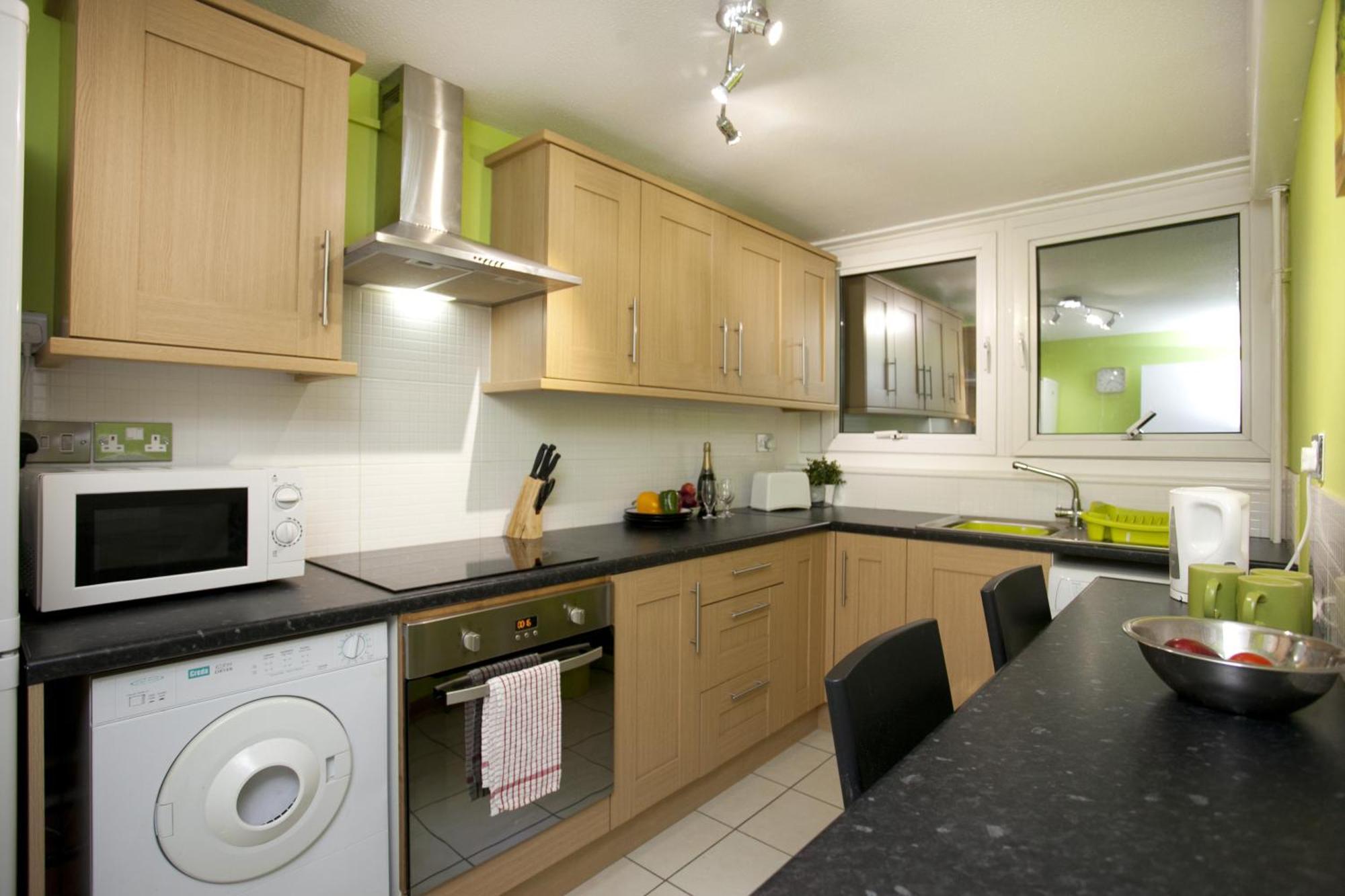 Emporium Apartments - Nottingham City Centre - Your Own Apartment With 3 Bathrooms And Full Kitchen Opposite Victoria Centre Shopping Centre - Cook As You Would At Home - Outdoor Parking For Cars Or Vans At Five Pounds A Day 객실 사진