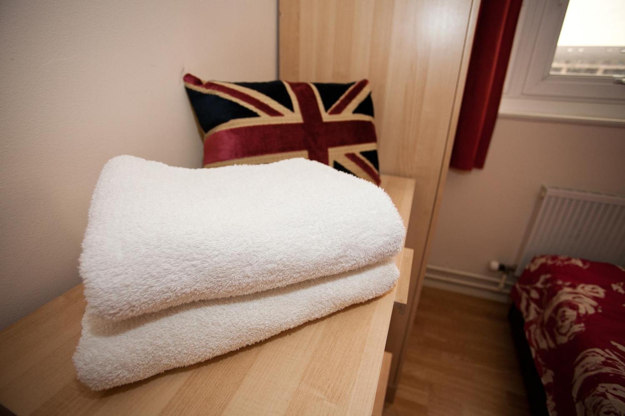 Emporium Apartments - Nottingham City Centre - Your Own Apartment With 3 Bathrooms And Full Kitchen Opposite Victoria Centre Shopping Centre - Cook As You Would At Home - Outdoor Parking For Cars Or Vans At Five Pounds A Day 객실 사진