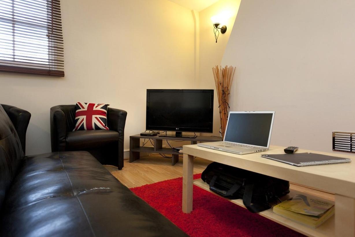 Emporium Apartments - Nottingham City Centre - Your Own Apartment With 3 Bathrooms And Full Kitchen Opposite Victoria Centre Shopping Centre - Cook As You Would At Home - Outdoor Parking For Cars Or Vans At Five Pounds A Day 객실 사진