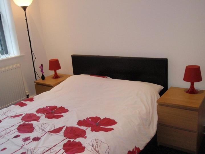 Emporium Apartments - Nottingham City Centre - Your Own Apartment With 3 Bathrooms And Full Kitchen Opposite Victoria Centre Shopping Centre - Cook As You Would At Home - Outdoor Parking For Cars Or Vans At Five Pounds A Day 객실 사진